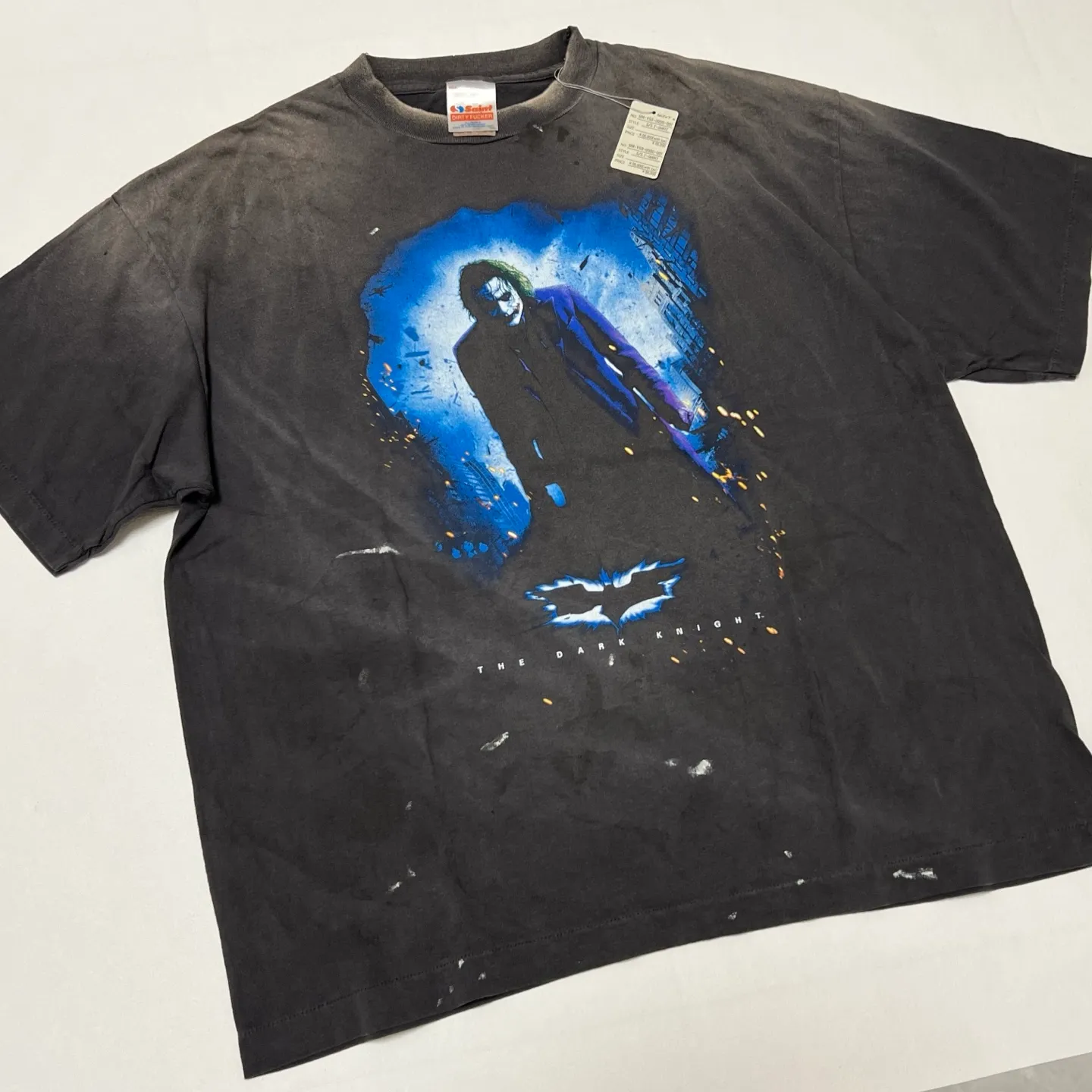 ⚠️This season’s most important Batman-Joker IP collaboration SAINT Mxxxxxx × The Dark Knight BTM_SS TEE /DARKNIGHT/BLK Dark Knight co-branded Joker Dark Knight TEE Washed black S-XL Top-notch printing technology Vector-level replica of the original details Asut ready-made garment dyeing Ma Liu fading Re-washing to make the old Authentic proofing Custom-woven correct main mark Washing mark The difference is shown in the picture and made.